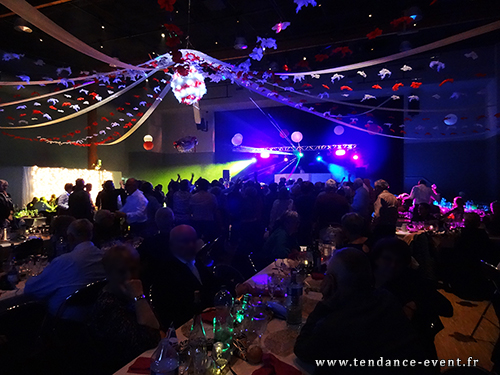 Animation soirée d'entreprise CSE arbre de Noêl, soirée de fin d'année Manche Calvados Orne salle Saint Jame Espace le Conquérant