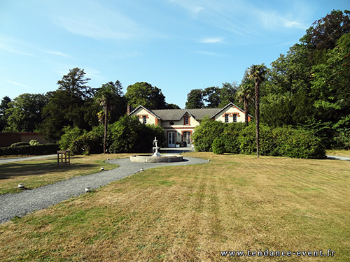 Château du Perron à Saint-Aubin-du-Perron l'orangerie salle mariage manche dj